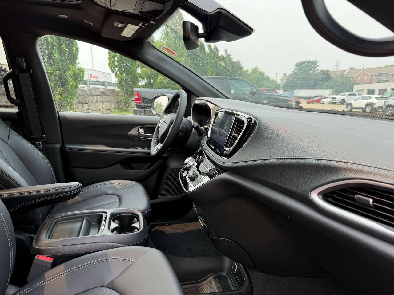2027 Chrysler Pacifica Select FWD Photo