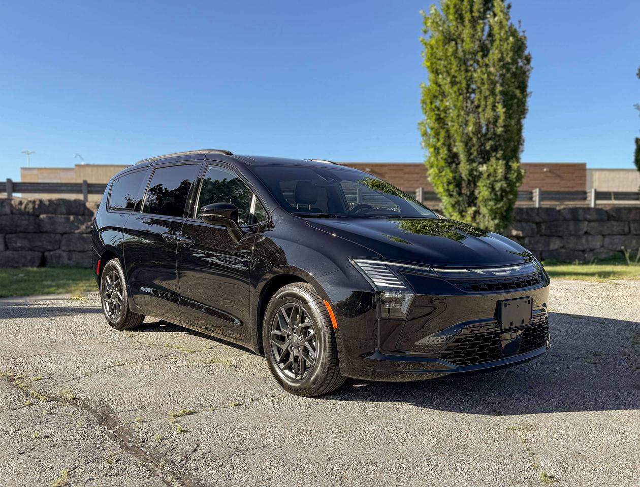 2027 Chrysler Pacifica Select FWD Photo