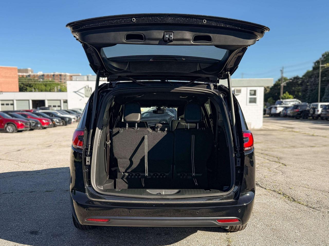 2027 Chrysler Pacifica Select FWD Photo