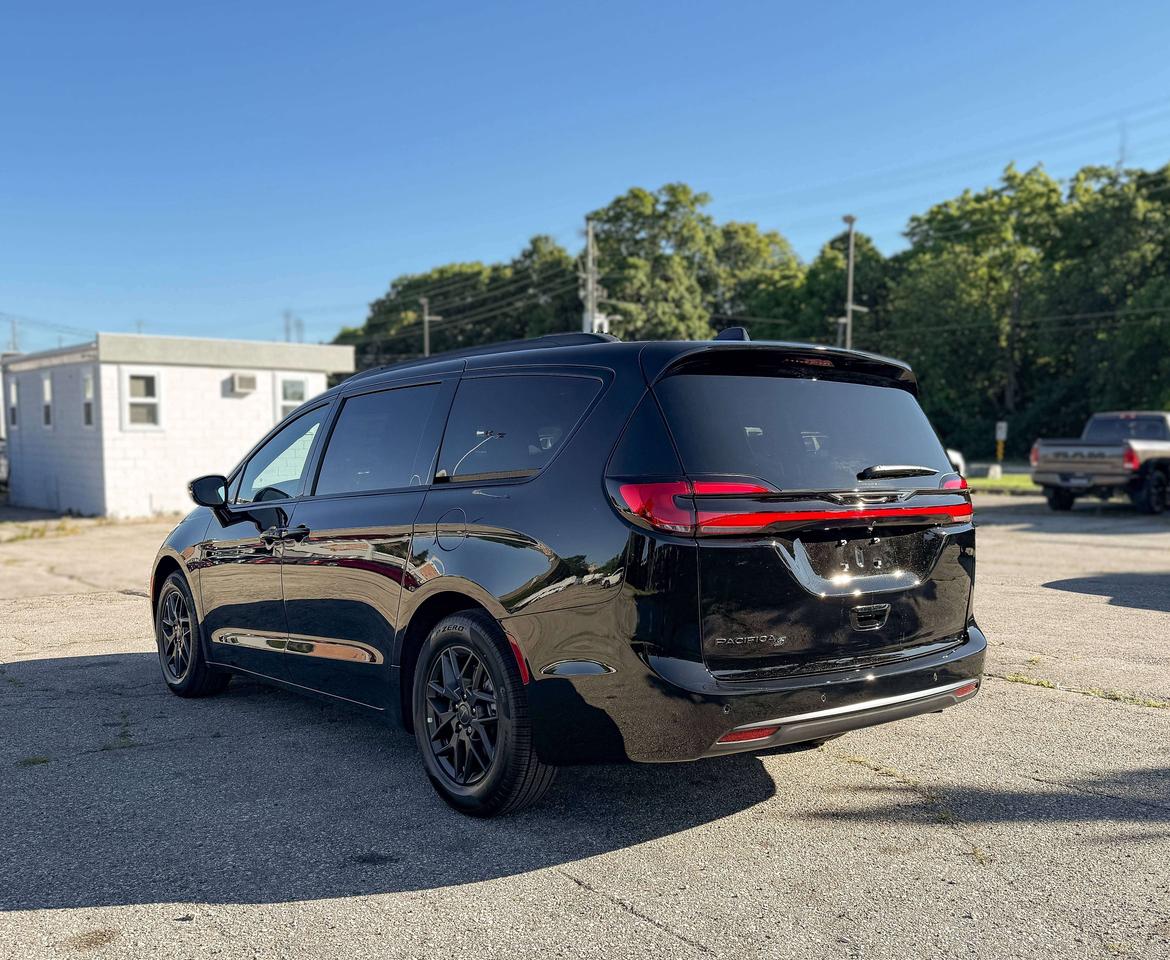 2027 Chrysler Pacifica Select FWD Photo