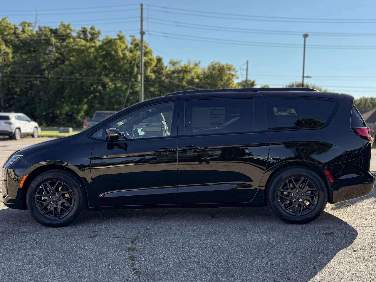 2027 Chrysler Pacifica Select FWD Photo