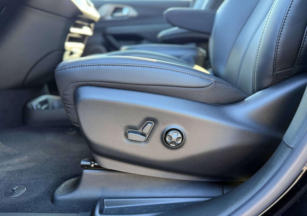 2027 Chrysler Pacifica Select FWD Photo