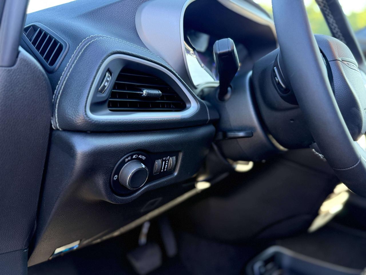 2027 Chrysler Pacifica Select FWD Photo