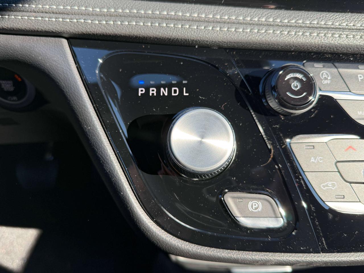 2027 Chrysler Pacifica Select FWD Photo
