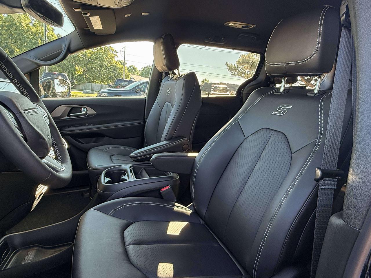 2027 Chrysler Pacifica Select FWD Photo
