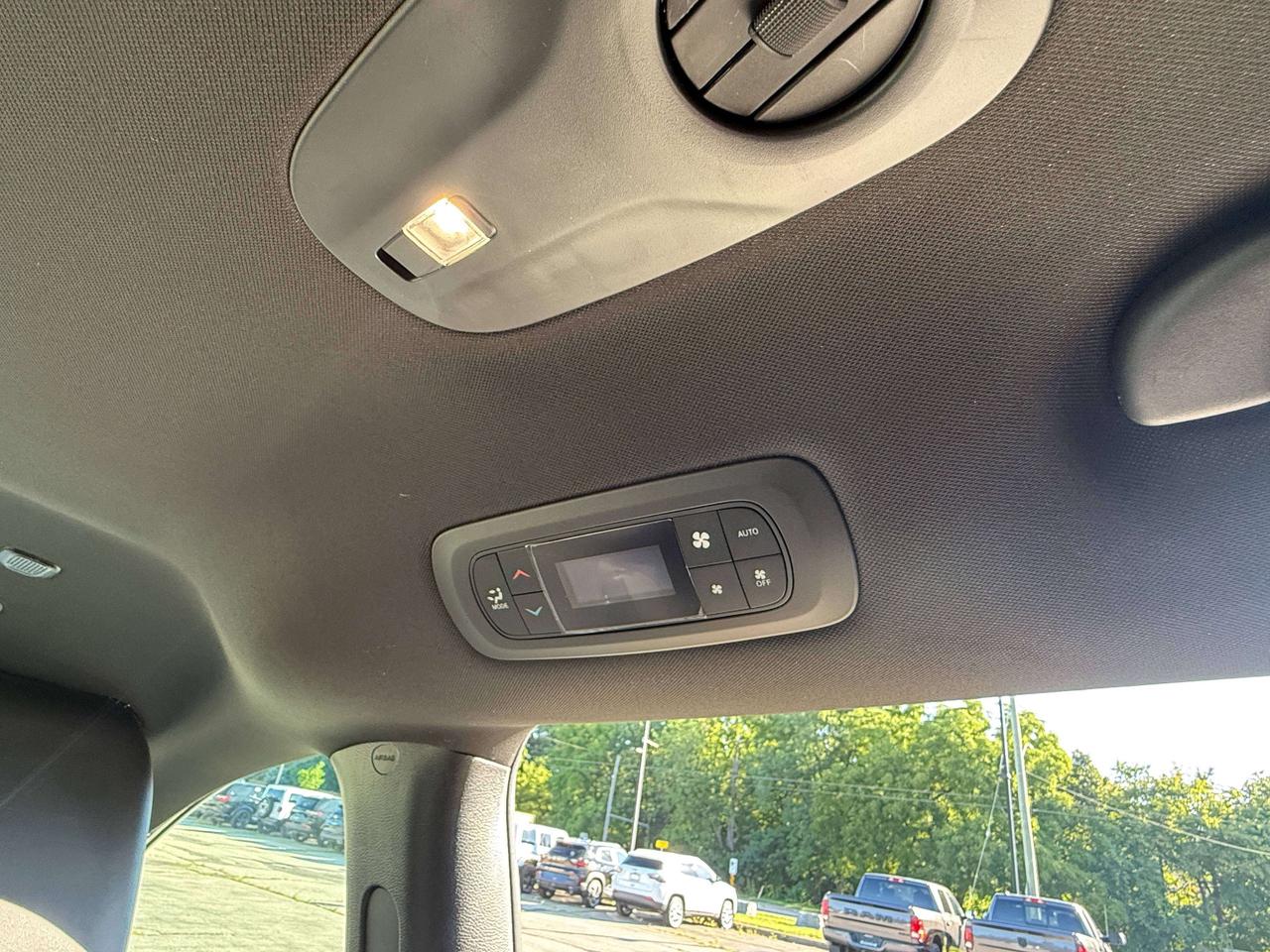 2027 Chrysler Pacifica Select FWD Photo