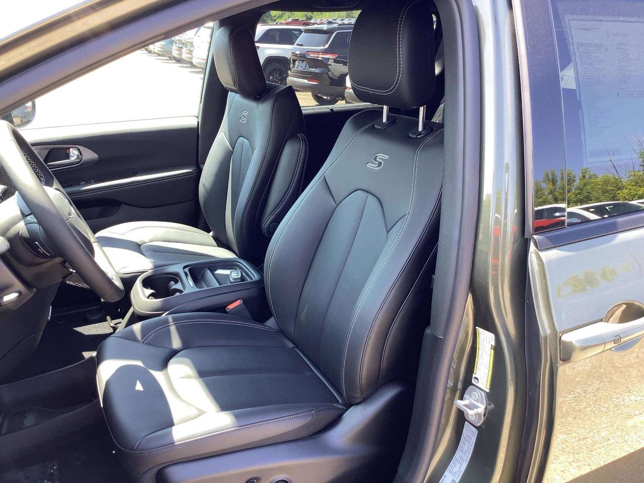 2027 Chrysler Pacifica SELECT FWD | Leather | S APP PKG | 8-PASSENGER Photo