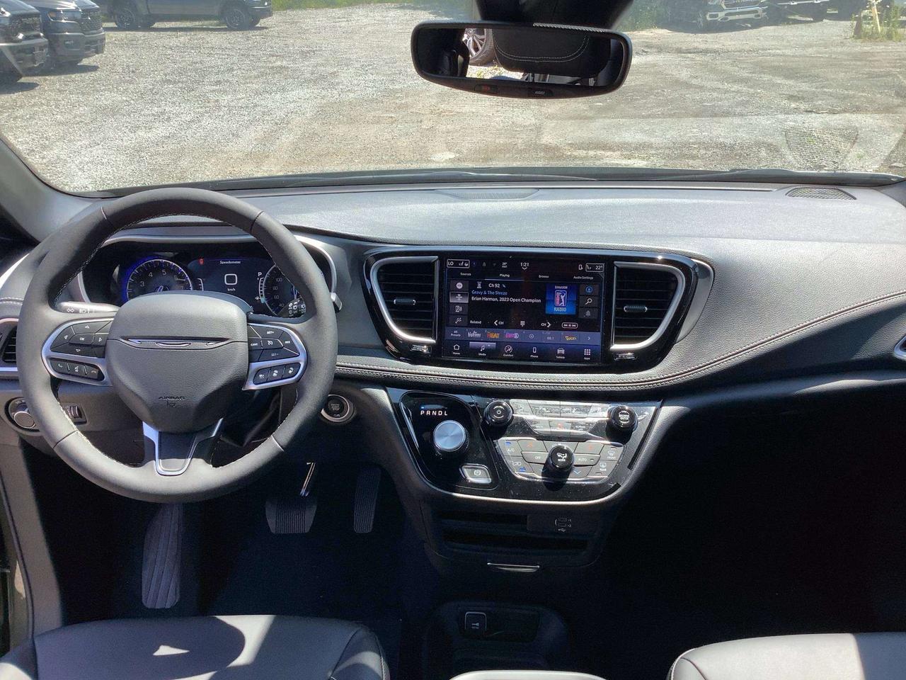 2027 Chrysler Pacifica SELECT FWD | Leather | S APP PKG | 8-PASSENGER Photo
