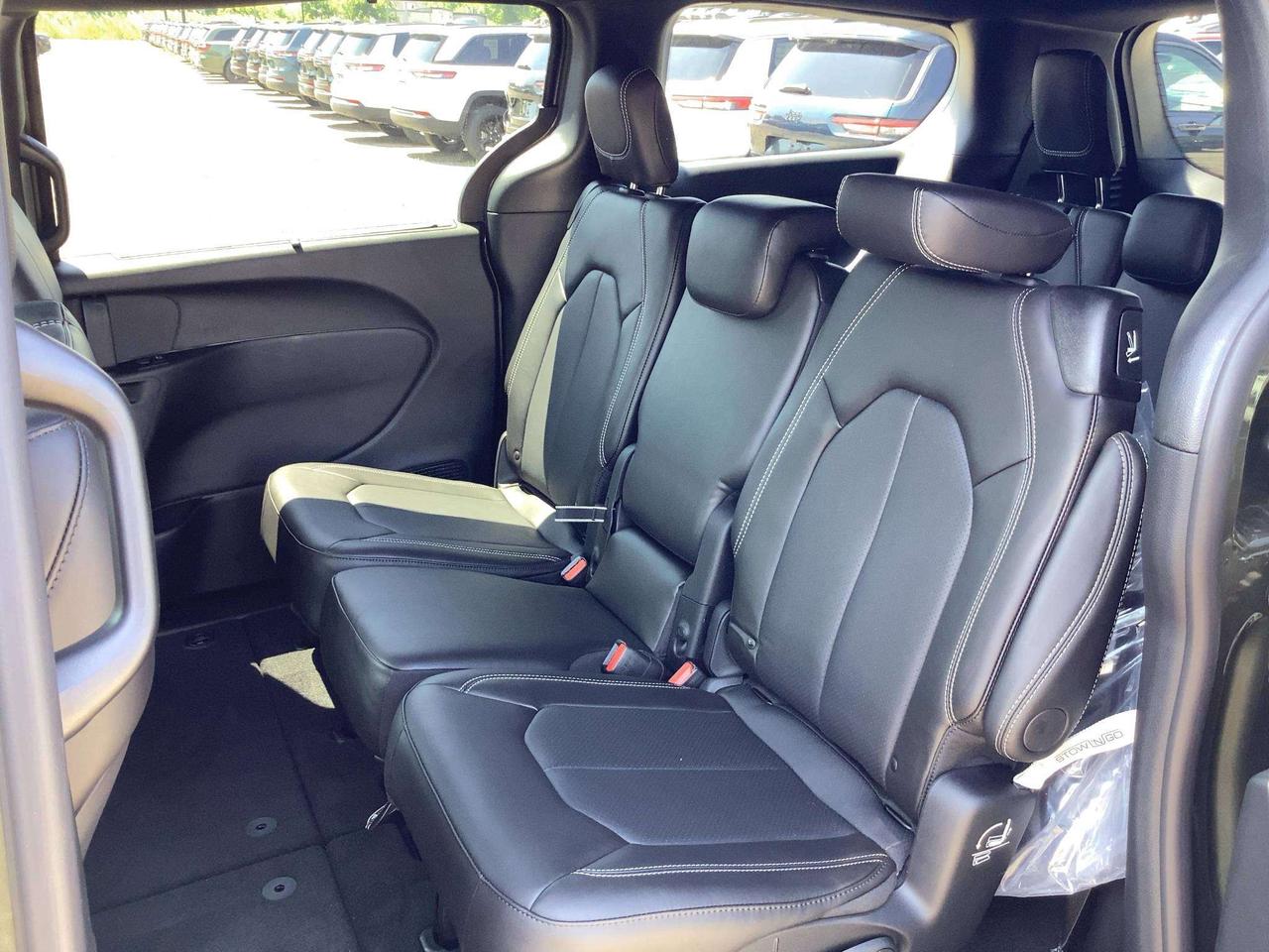2027 Chrysler Pacifica SELECT FWD | Leather | S APP PKG | 8-PASSENGER Photo