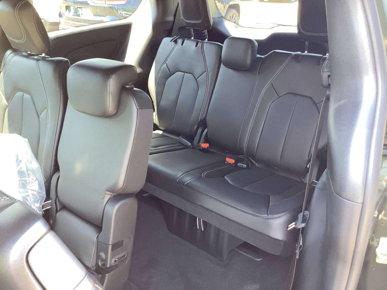 2027 Chrysler Pacifica SELECT FWD | Leather | S APP PKG | 8-PASSENGER Photo