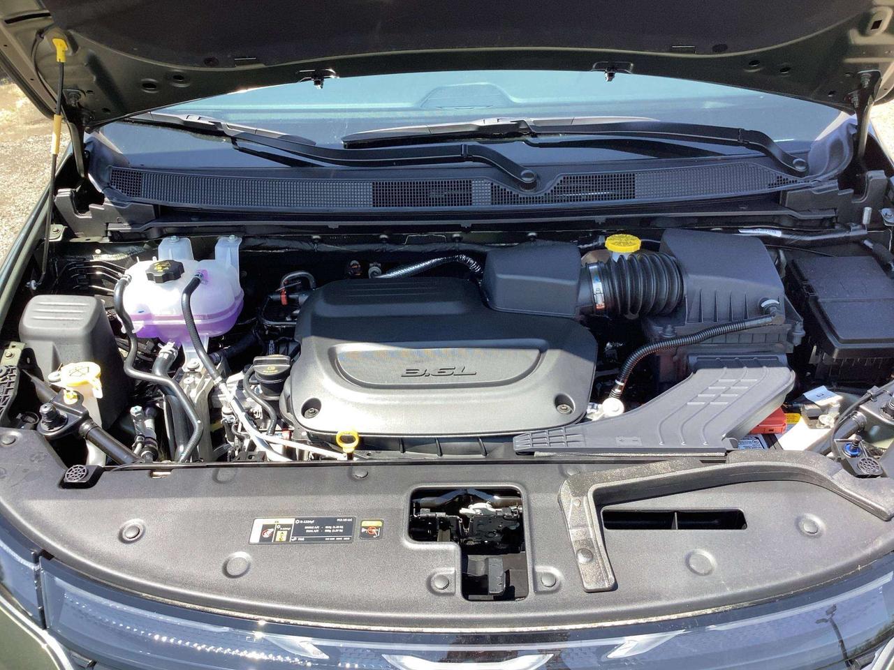 2027 Chrysler Pacifica SELECT FWD | Leather | S APP PKG | 8-PASSENGER Photo