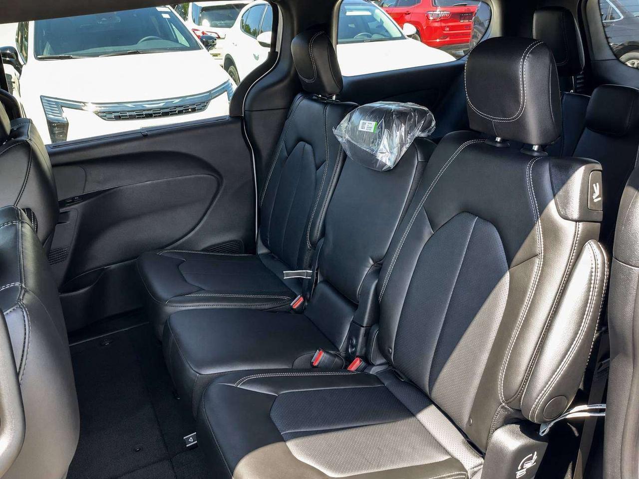 2027 Chrysler Pacifica SELECT FWD | Leather | S APP PKG | 8-PASSENGER Photo