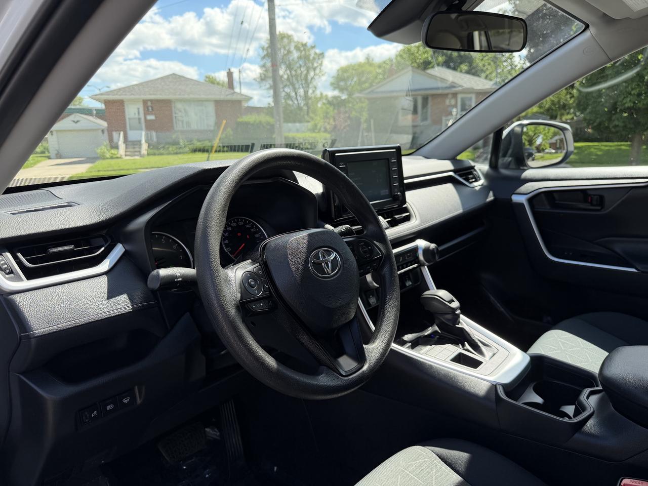 2019 Toyota RAV4 AWD LE Photo