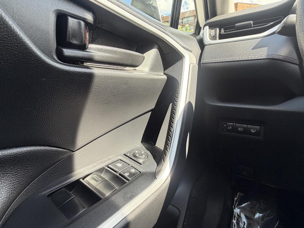 2019 Toyota RAV4 AWD LE Photo