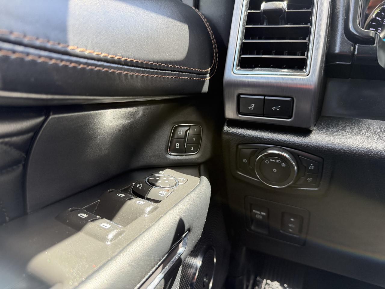 2020 Ford Expedition Platinum Max 4X4 Photo