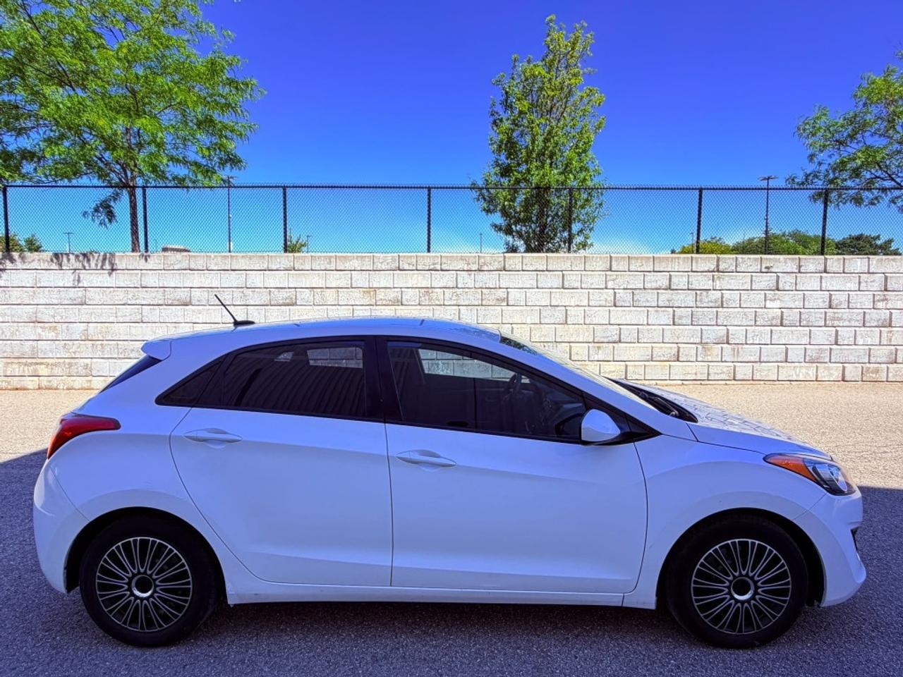 2016 Hyundai Elantra GT 5dr Hatchback Automatic GL Photo4