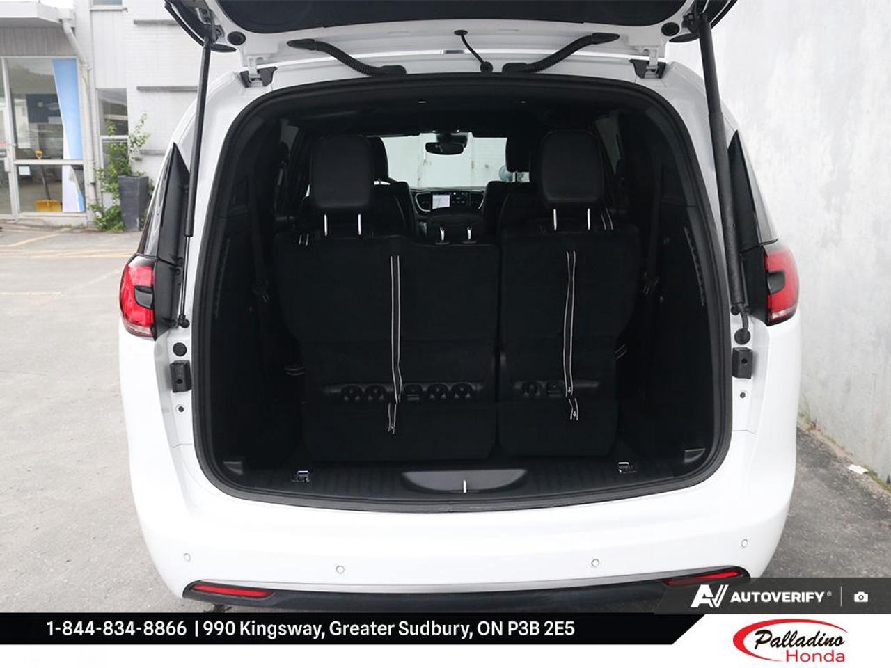 2026 Chrysler Pacifica Select Photo