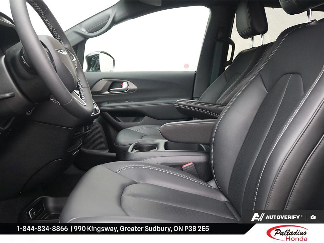 2026 Chrysler Pacifica Select Photo
