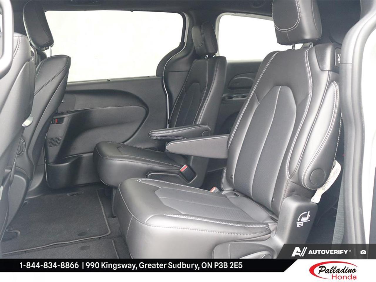 2026 Chrysler Pacifica Select Photo