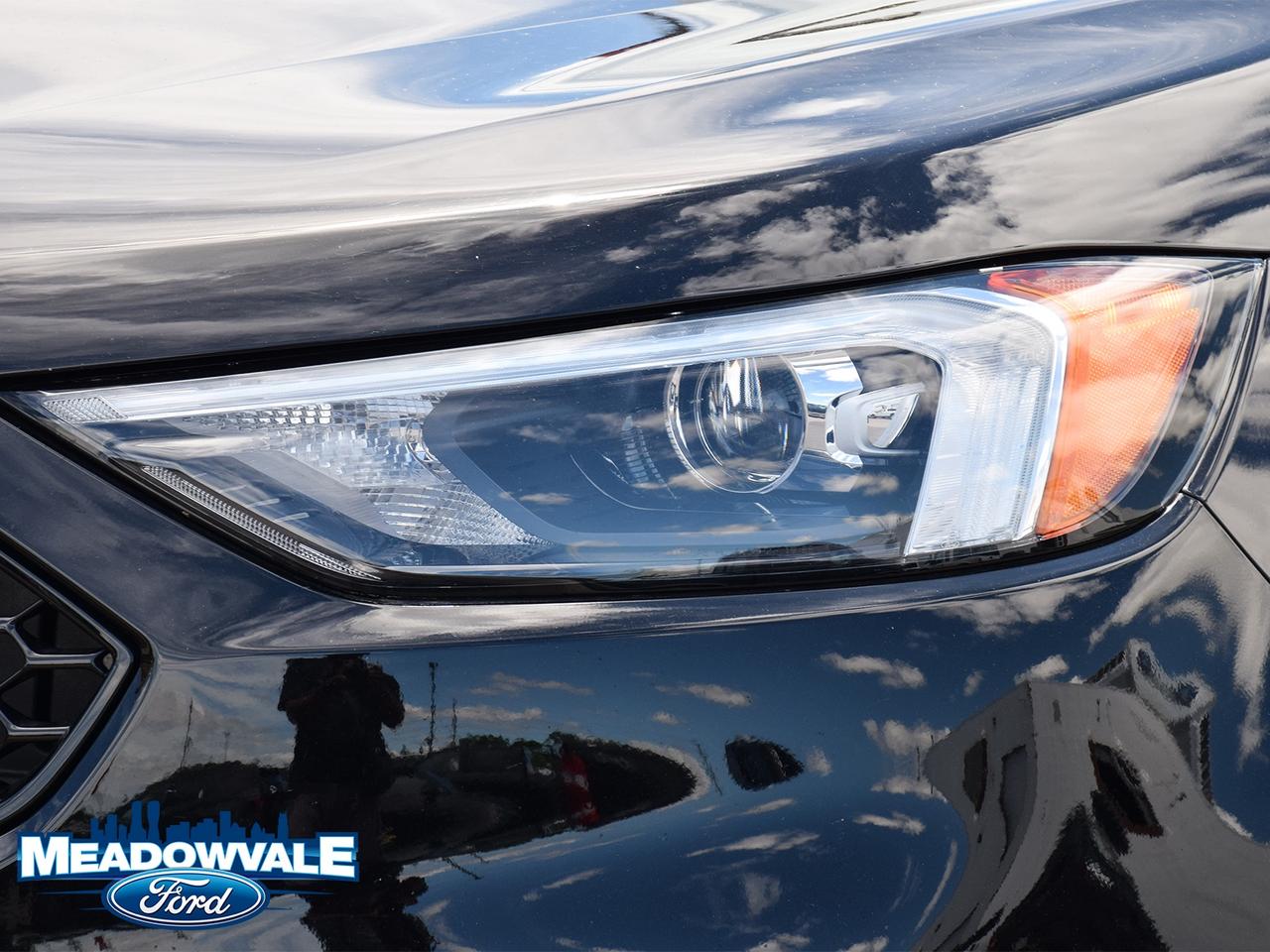 2024 Ford Edge ST Photo3