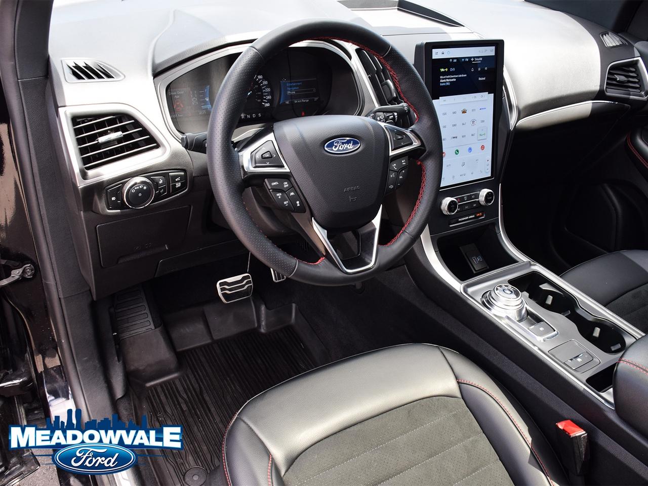 2024 Ford Edge ST Photo