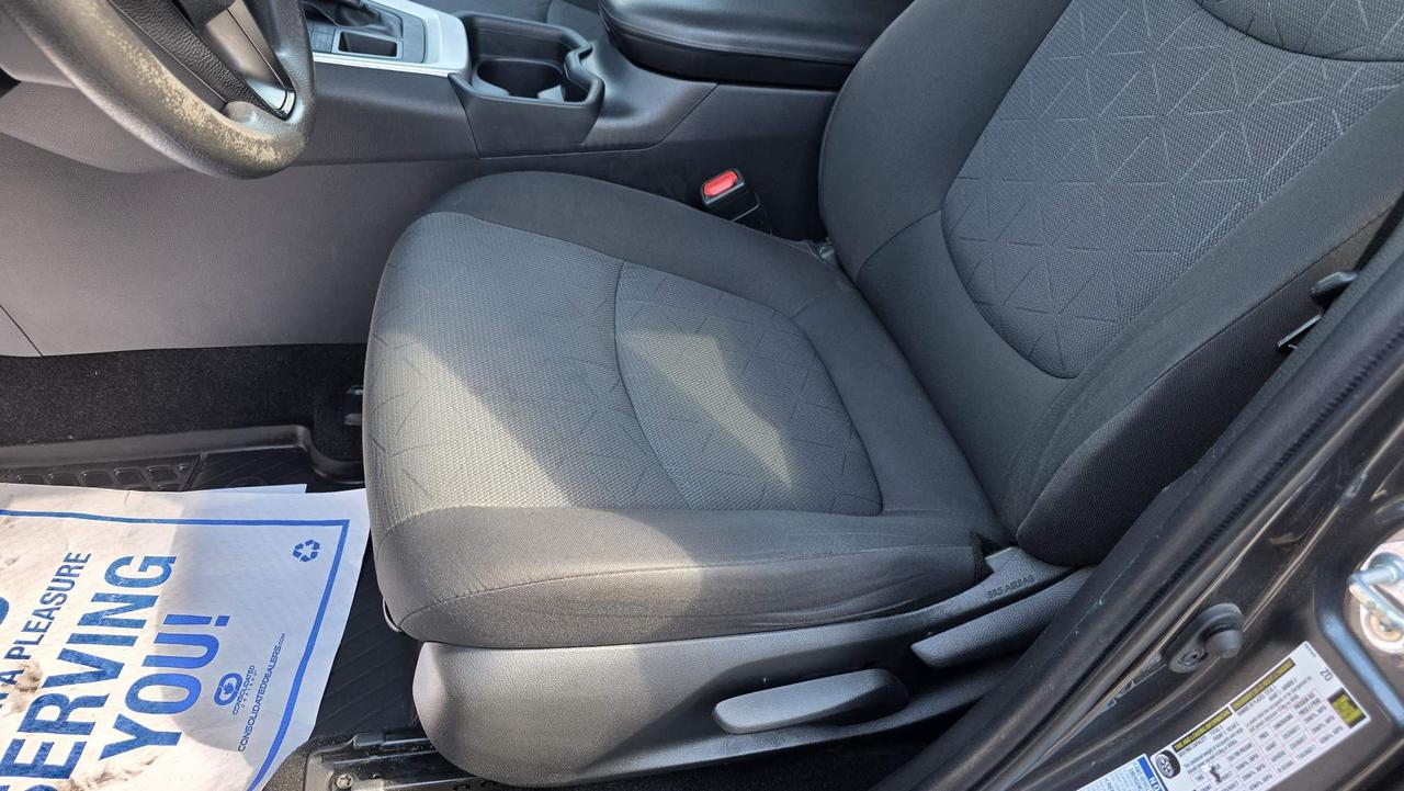 2020 Toyota RAV4 LE NO ACCIDENTS! ONE OWNER! LOW KM! Photo