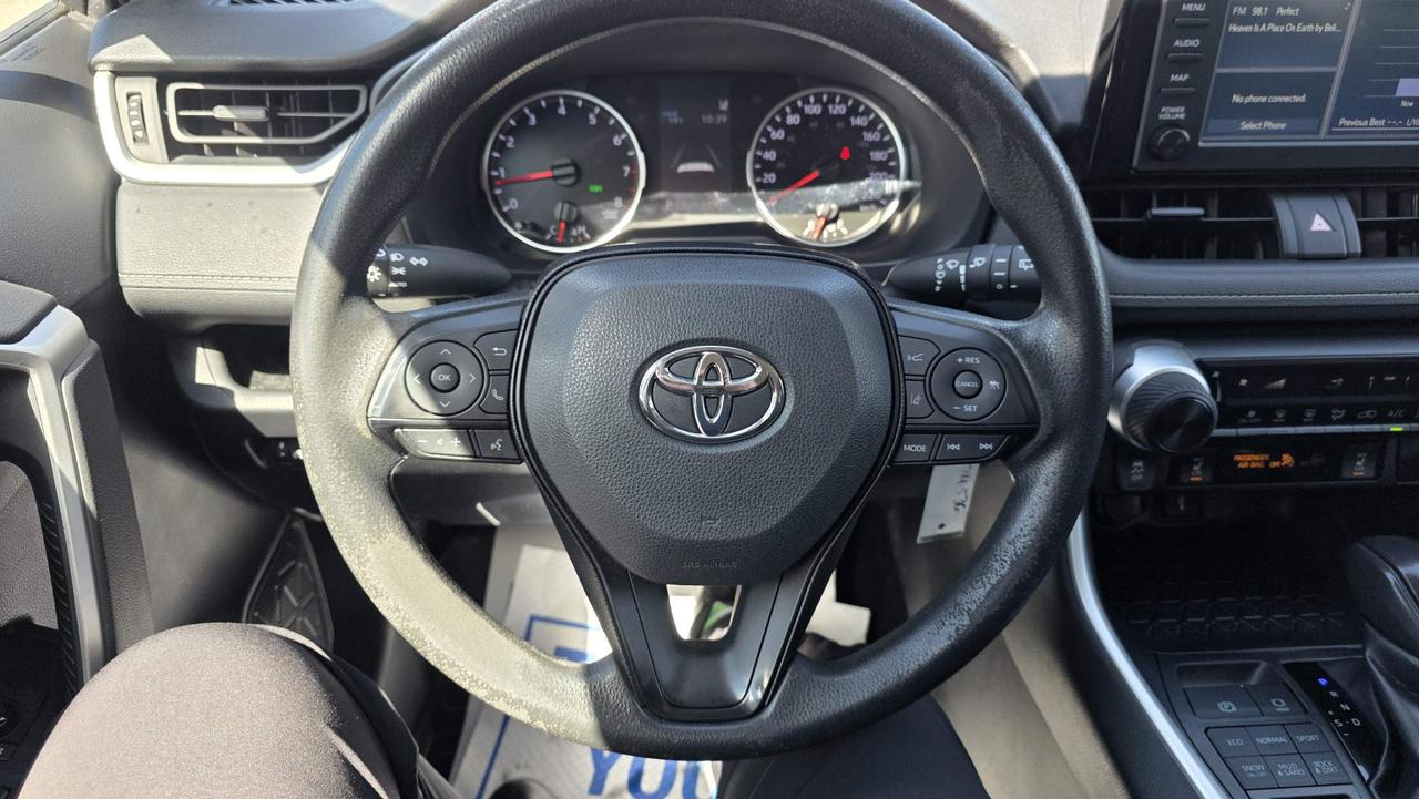 2020 Toyota RAV4 LE NO ACCIDENTS! ONE OWNER! LOW KM! Photo