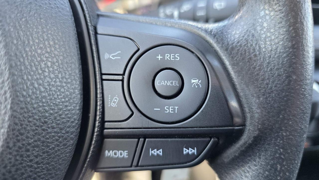 2020 Toyota RAV4 LE NO ACCIDENTS! ONE OWNER! LOW KM! Photo