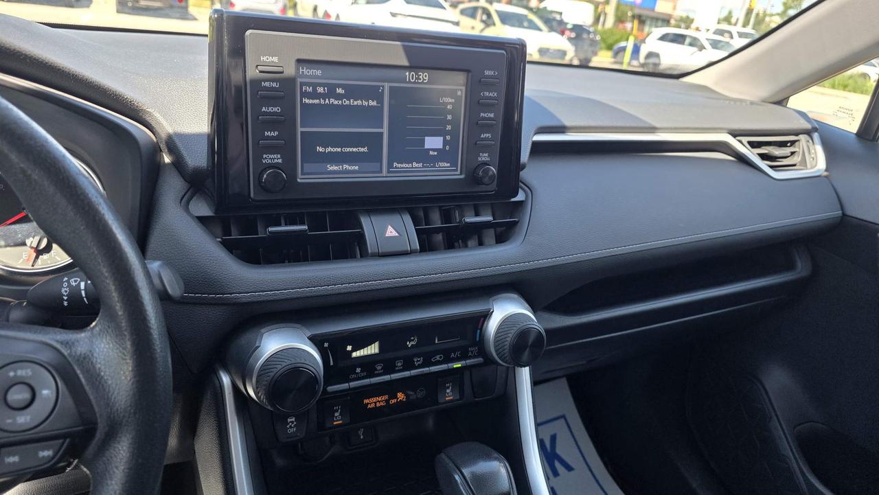 2020 Toyota RAV4 LE NO ACCIDENTS! ONE OWNER! LOW KM! Photo