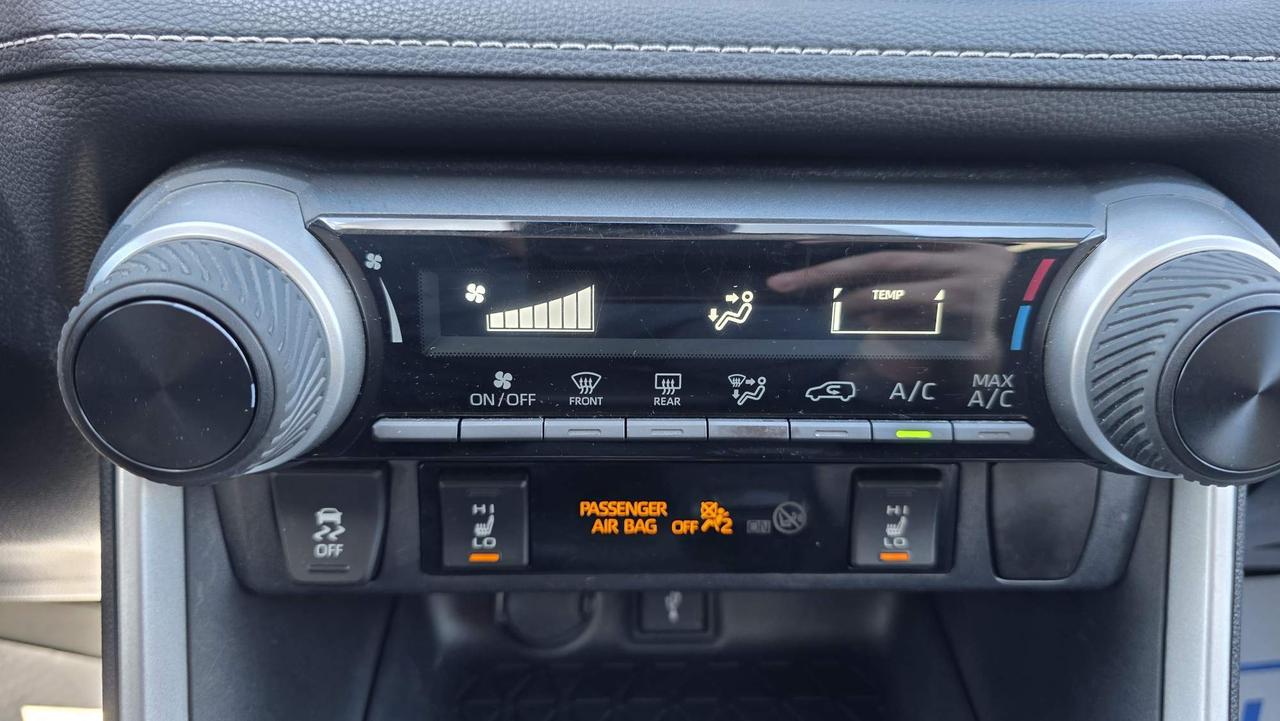 2020 Toyota RAV4 LE NO ACCIDENTS! ONE OWNER! LOW KM! Photo