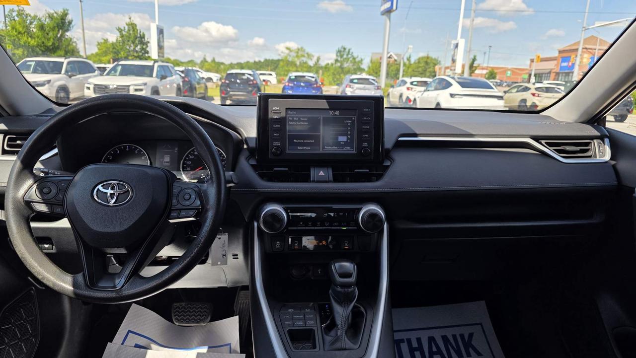 2020 Toyota RAV4 LE NO ACCIDENTS! ONE OWNER! LOW KM! Photo