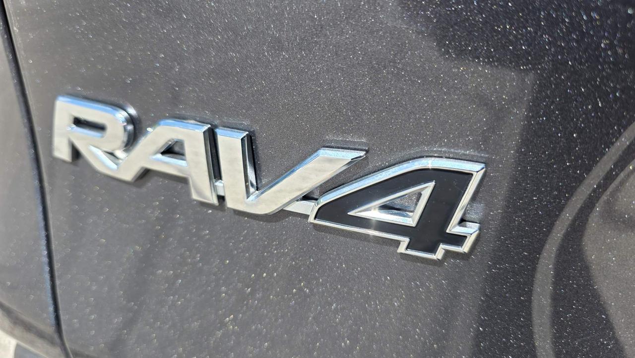 2020 Toyota RAV4 LE NO ACCIDENTS! ONE OWNER! LOW KM! Photo