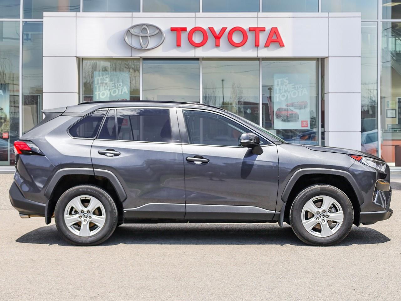 2019 Toyota RAV4 XLE Photo2