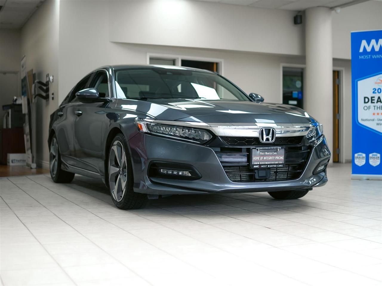 2018 Honda Accord TOURING | NO ACCIDENTS | NAV | LTHR | SUNROOF Photo3