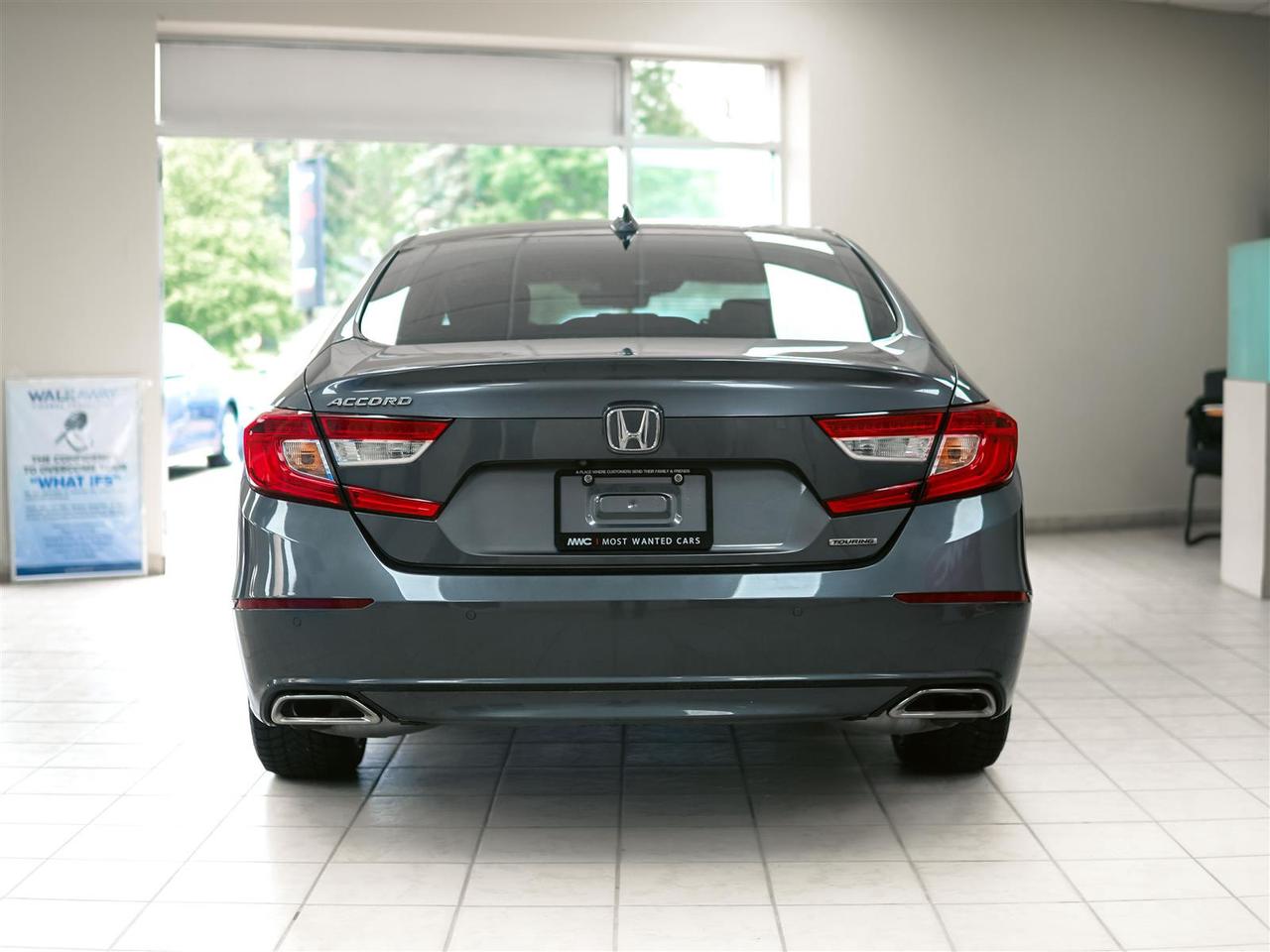 2018 Honda Accord TOURING | NO ACCIDENTS | NAV | LTHR | SUNROOF Photo