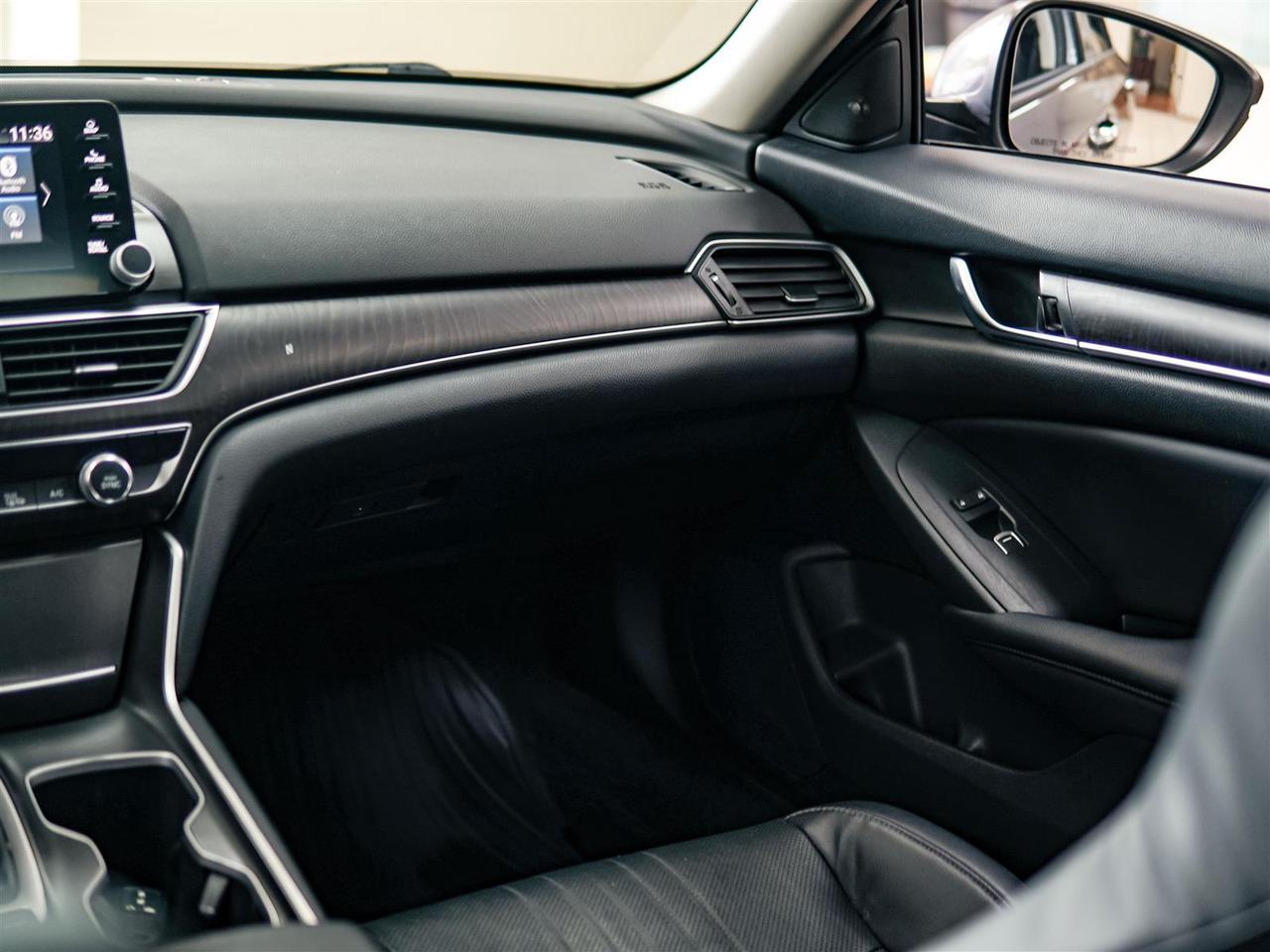 2018 Honda Accord TOURING | NO ACCIDENTS | NAV | LTHR | SUNROOF Photo