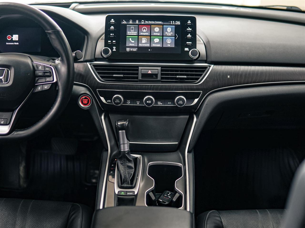 2018 Honda Accord TOURING | NO ACCIDENTS | NAV | LTHR | SUNROOF Photo