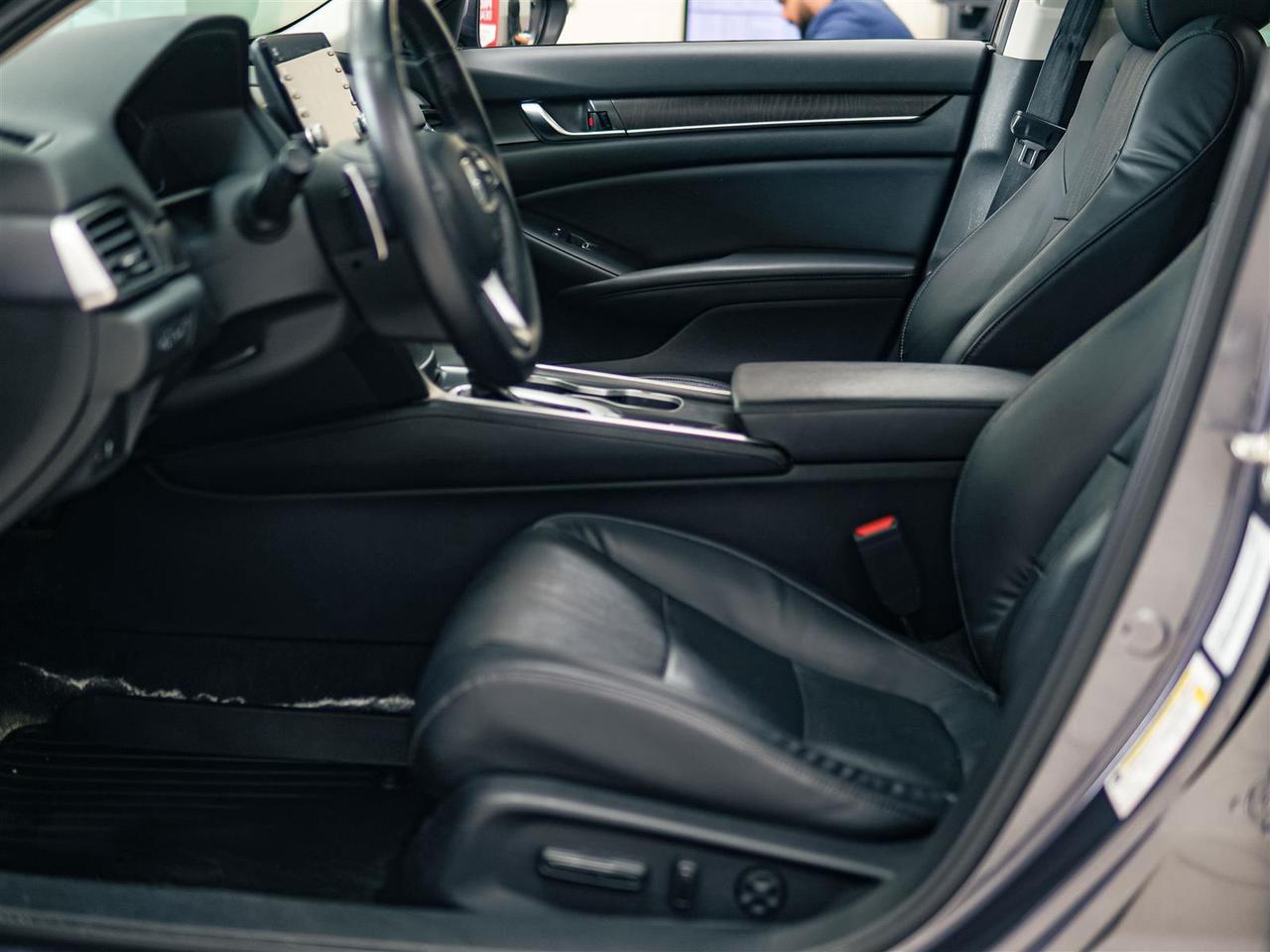 2018 Honda Accord TOURING | NO ACCIDENTS | NAV | LTHR | SUNROOF Photo