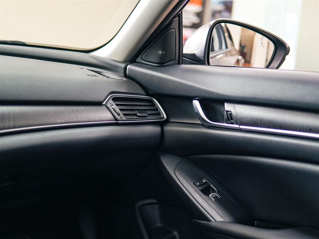 2018 Honda Accord TOURING | NO ACCIDENTS | NAV | LTHR | SUNROOF Photo
