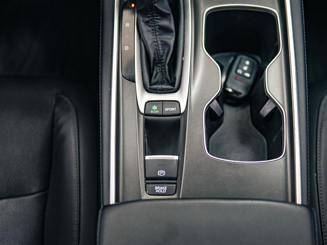 2018 Honda Accord TOURING | NO ACCIDENTS | NAV | LTHR | SUNROOF Photo