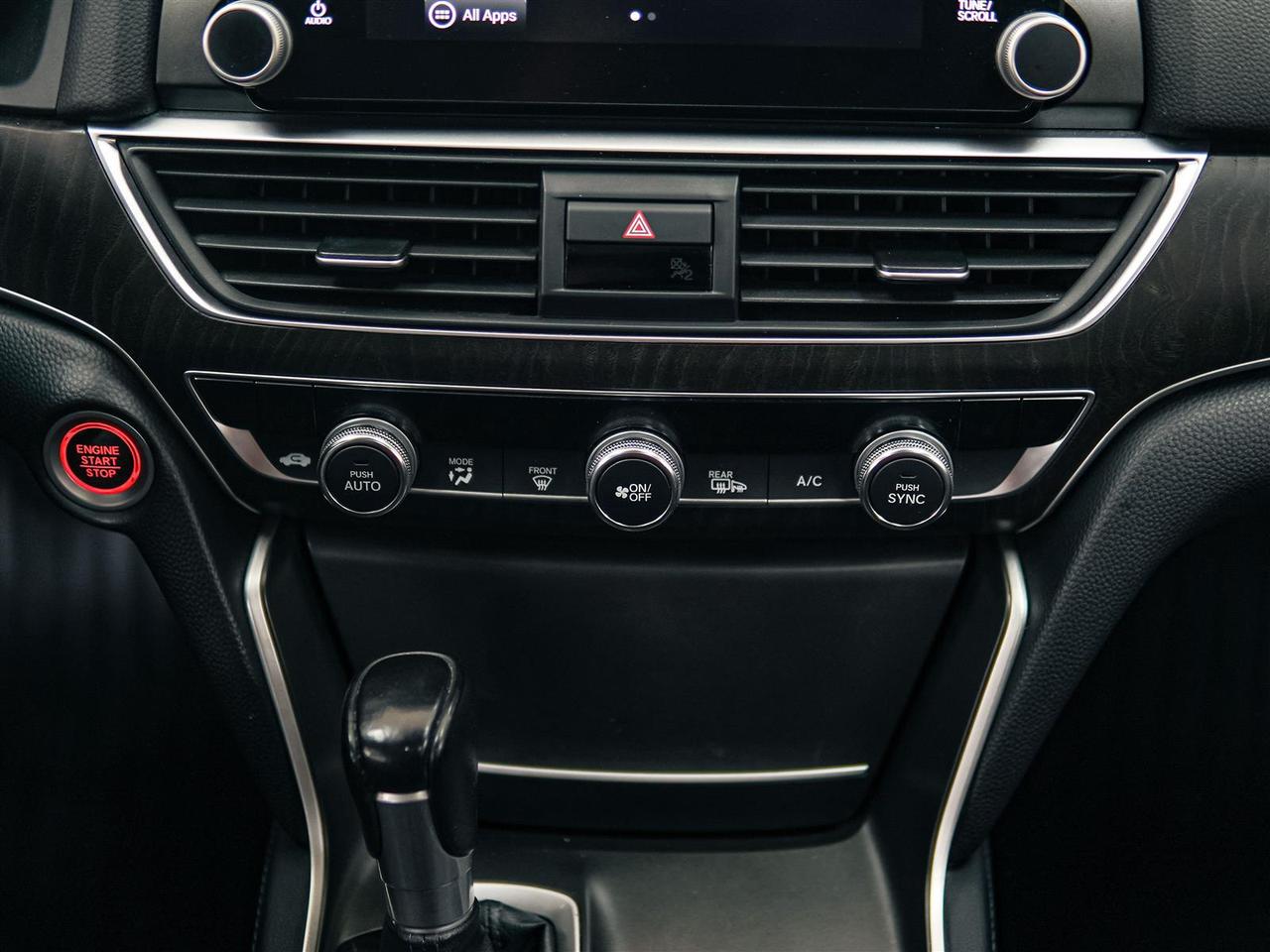 2018 Honda Accord TOURING | NO ACCIDENTS | NAV | LTHR | SUNROOF Photo