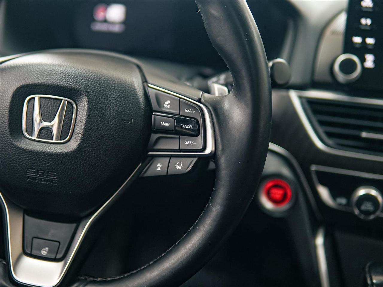2018 Honda Accord TOURING | NO ACCIDENTS | NAV | LTHR | SUNROOF Photo