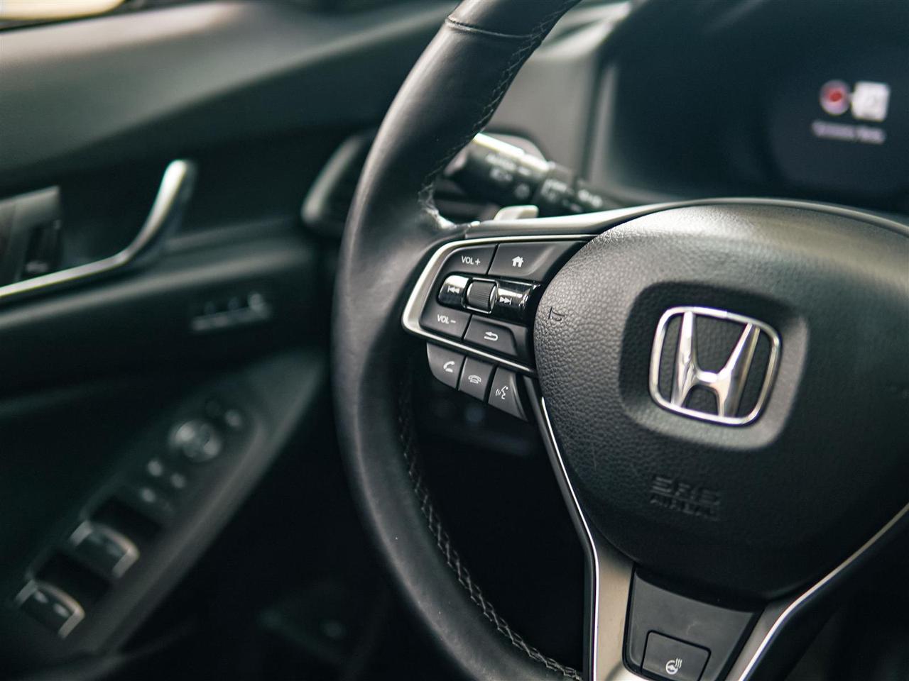 2018 Honda Accord TOURING | NO ACCIDENTS | NAV | LTHR | SUNROOF Photo