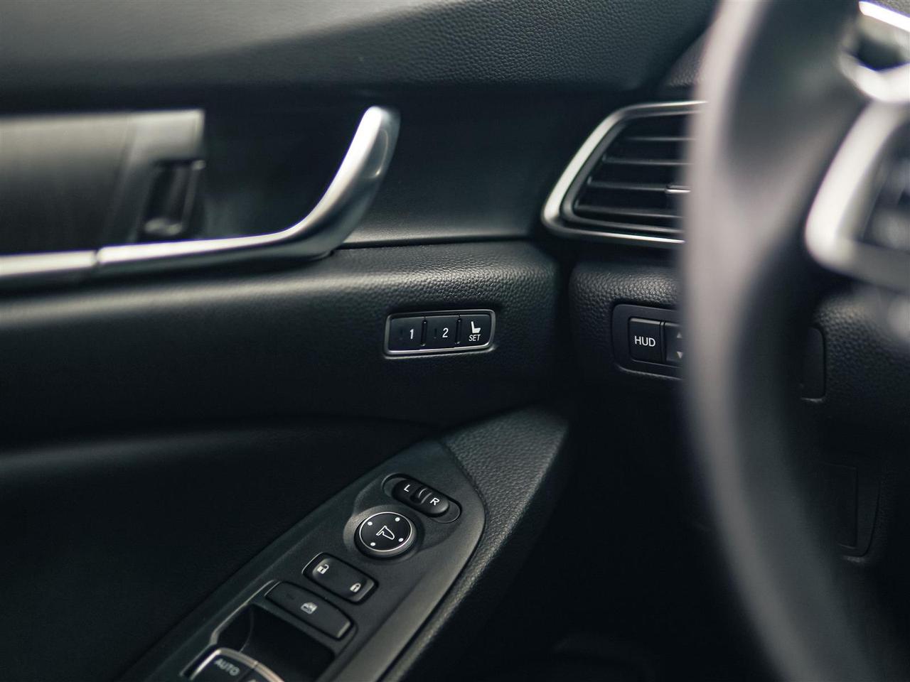 2018 Honda Accord TOURING | NO ACCIDENTS | NAV | LTHR | SUNROOF Photo