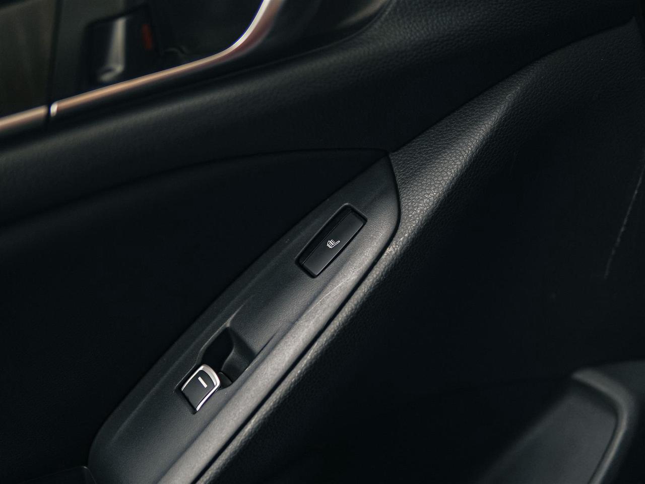 2018 Honda Accord TOURING | NO ACCIDENTS | NAV | LTHR | SUNROOF Photo