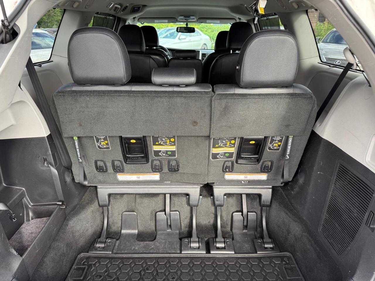 2016 Toyota Sienna SE Photo