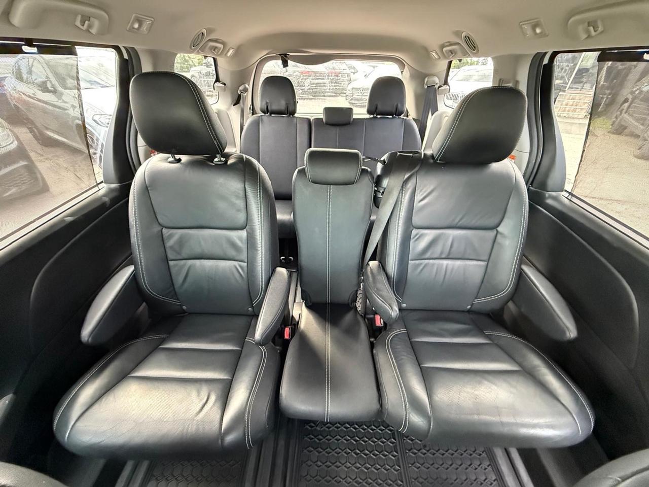 2016 Toyota Sienna SE Photo