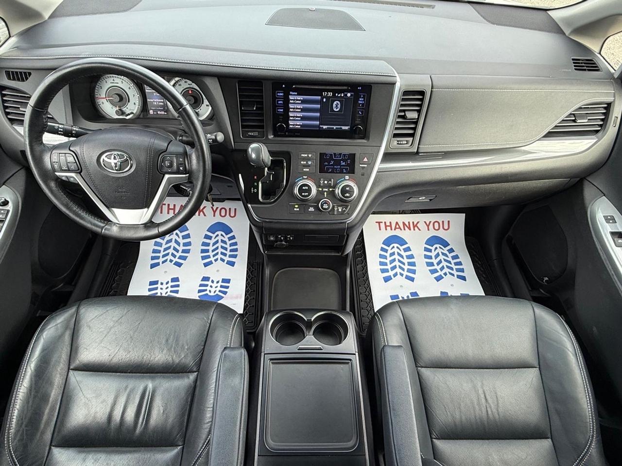 2016 Toyota Sienna SE Photo