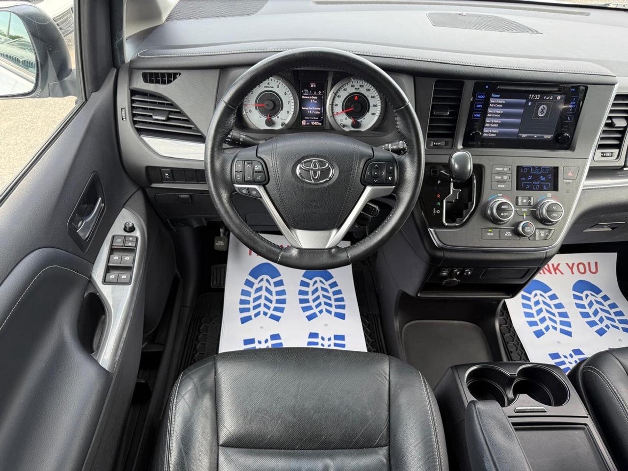 2016 Toyota Sienna SE Photo