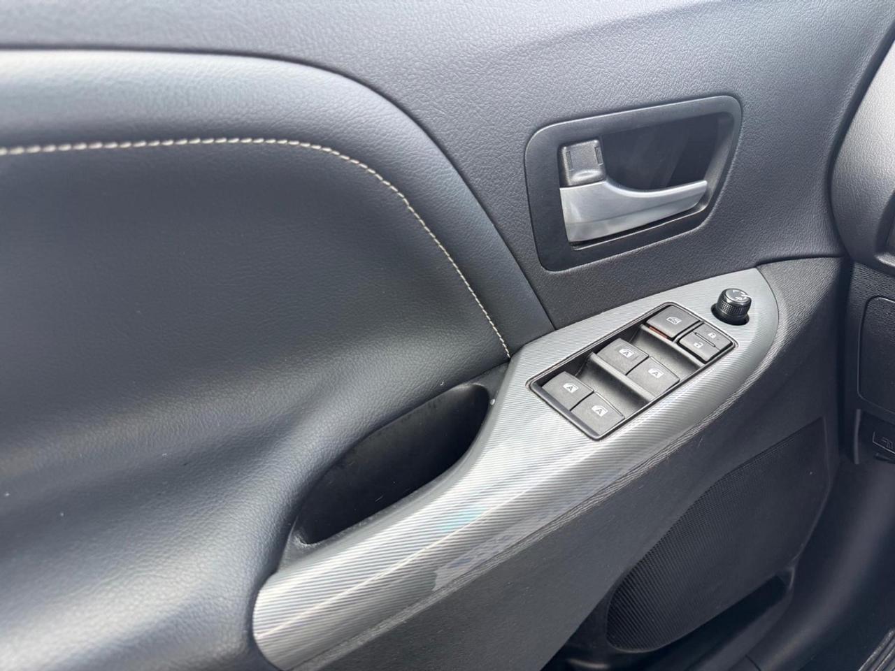2016 Toyota Sienna SE Photo